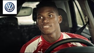 Volkswagen TVSpot «Oh Embolo» Breel Embolo unterwegs im VW TRoc [upl. by Gobert]